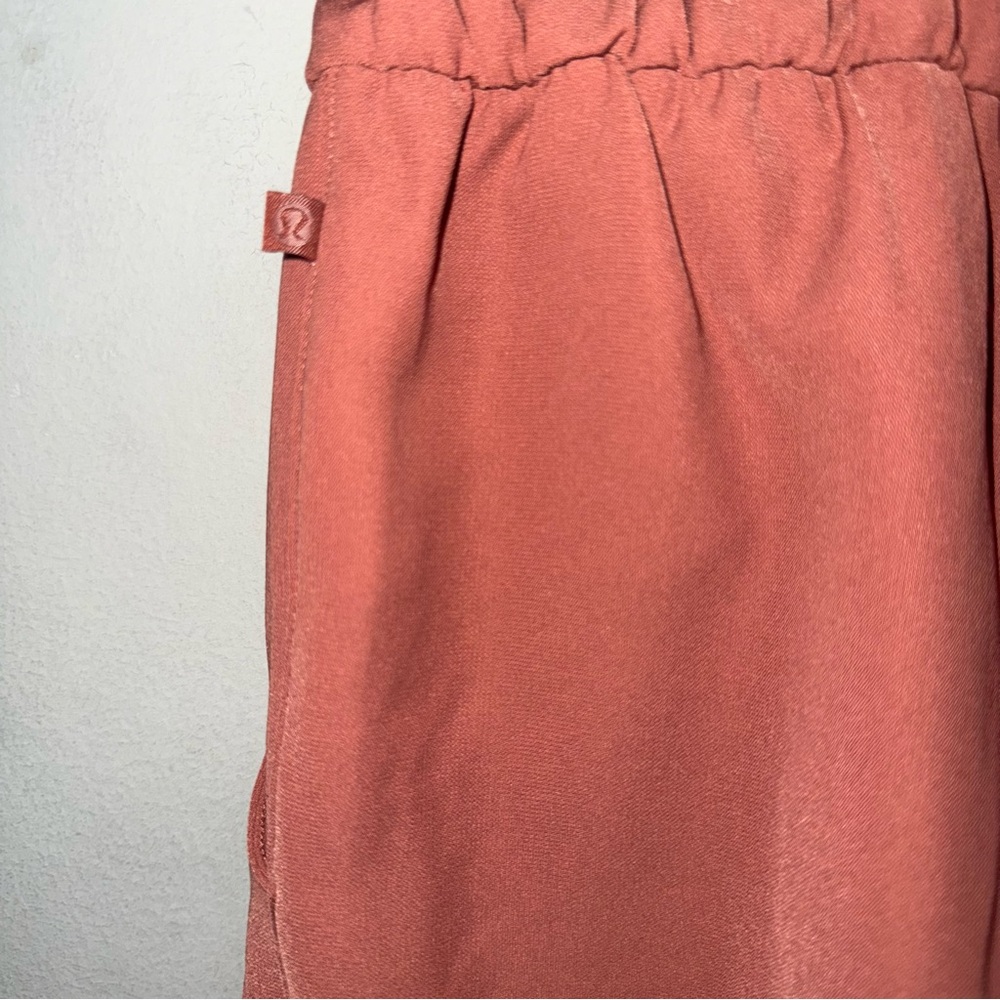 Lululemon Noir Short 5.5” Rustic Clay Size 6 - Picture 3 of 4